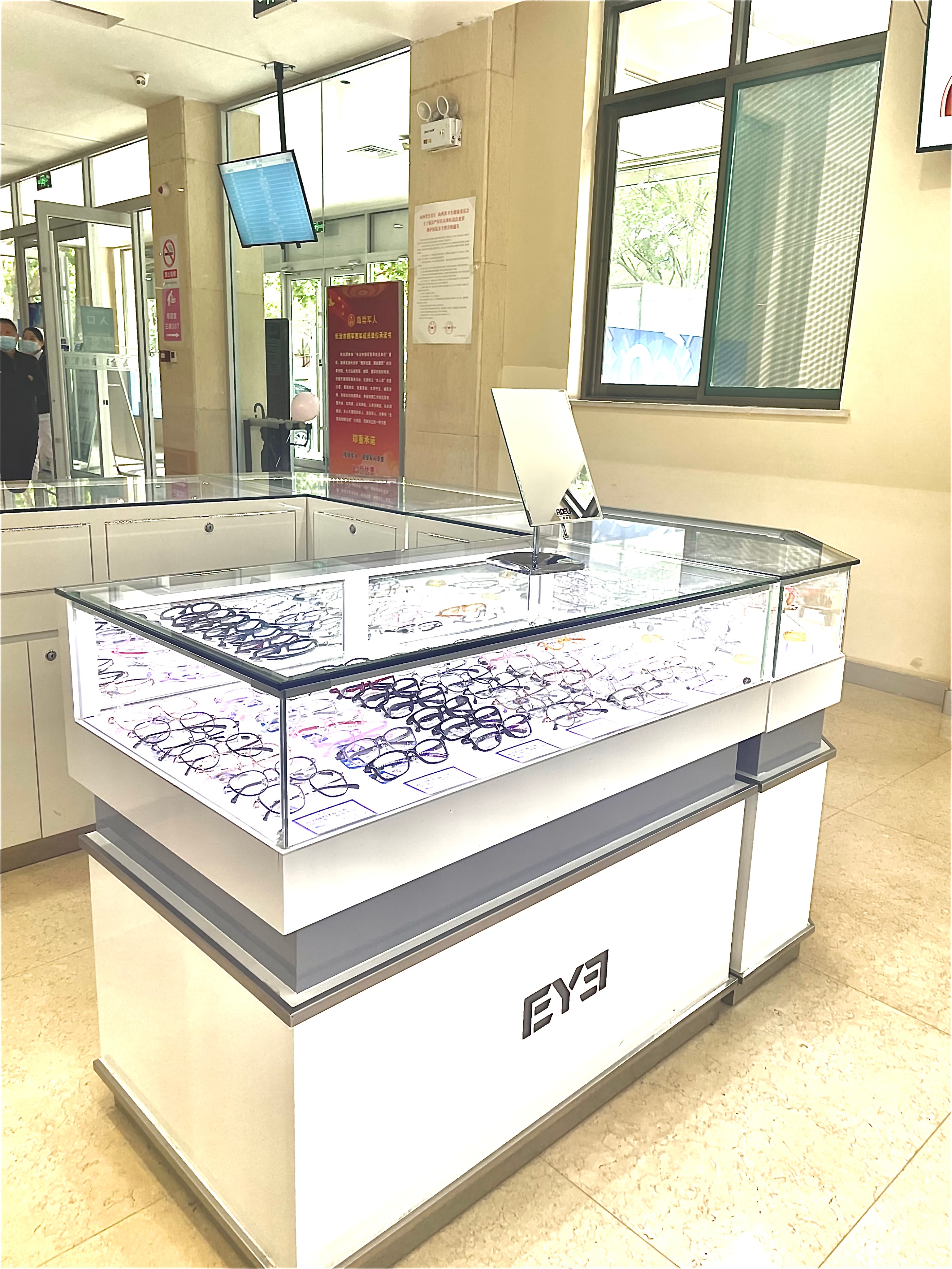 网上配镜需要调镜架怎么办,网上配镜要去医院验光