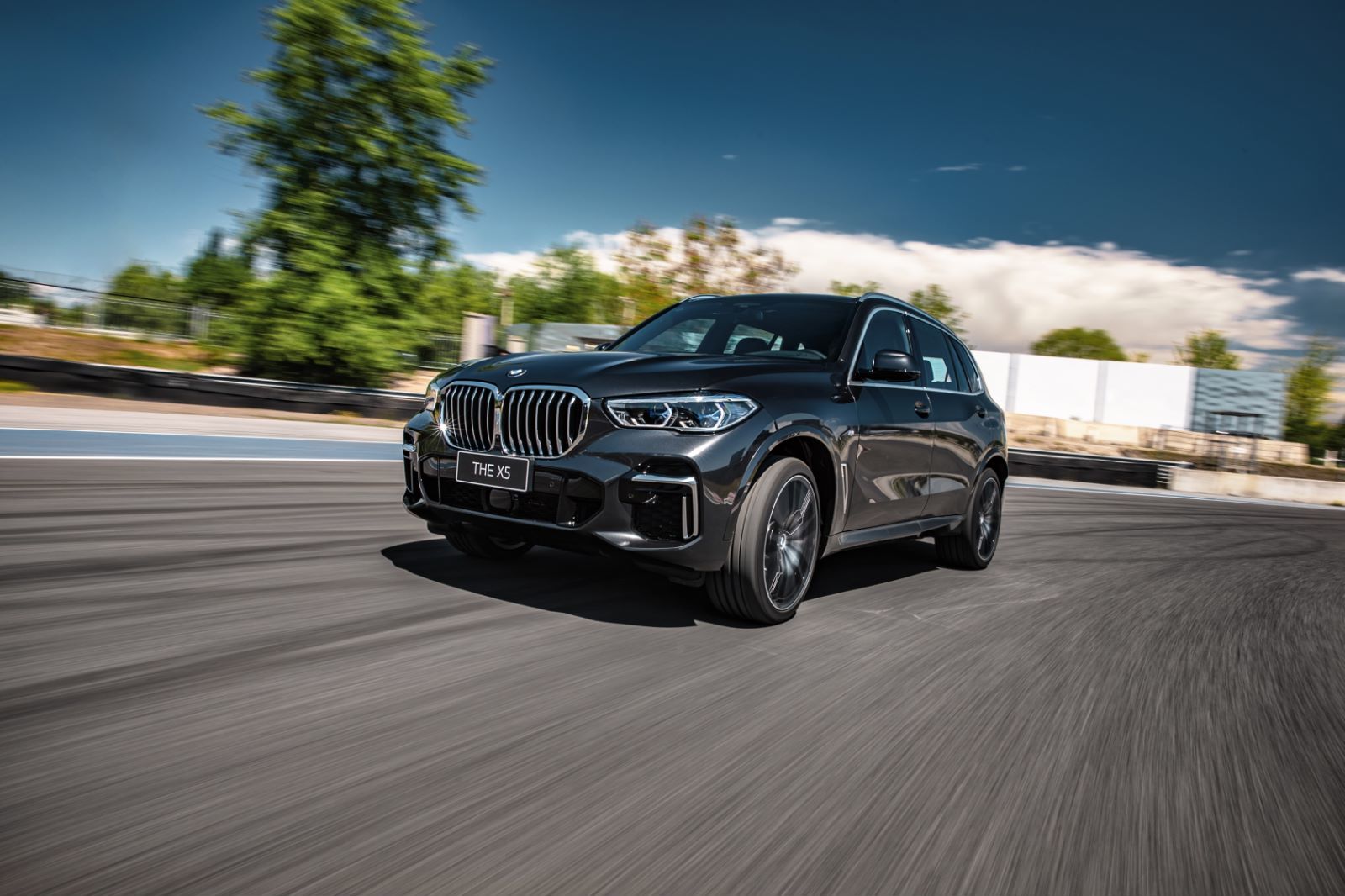 宝马x5新款尊享版2022款夜间试驾,试驾宝马x5新车型