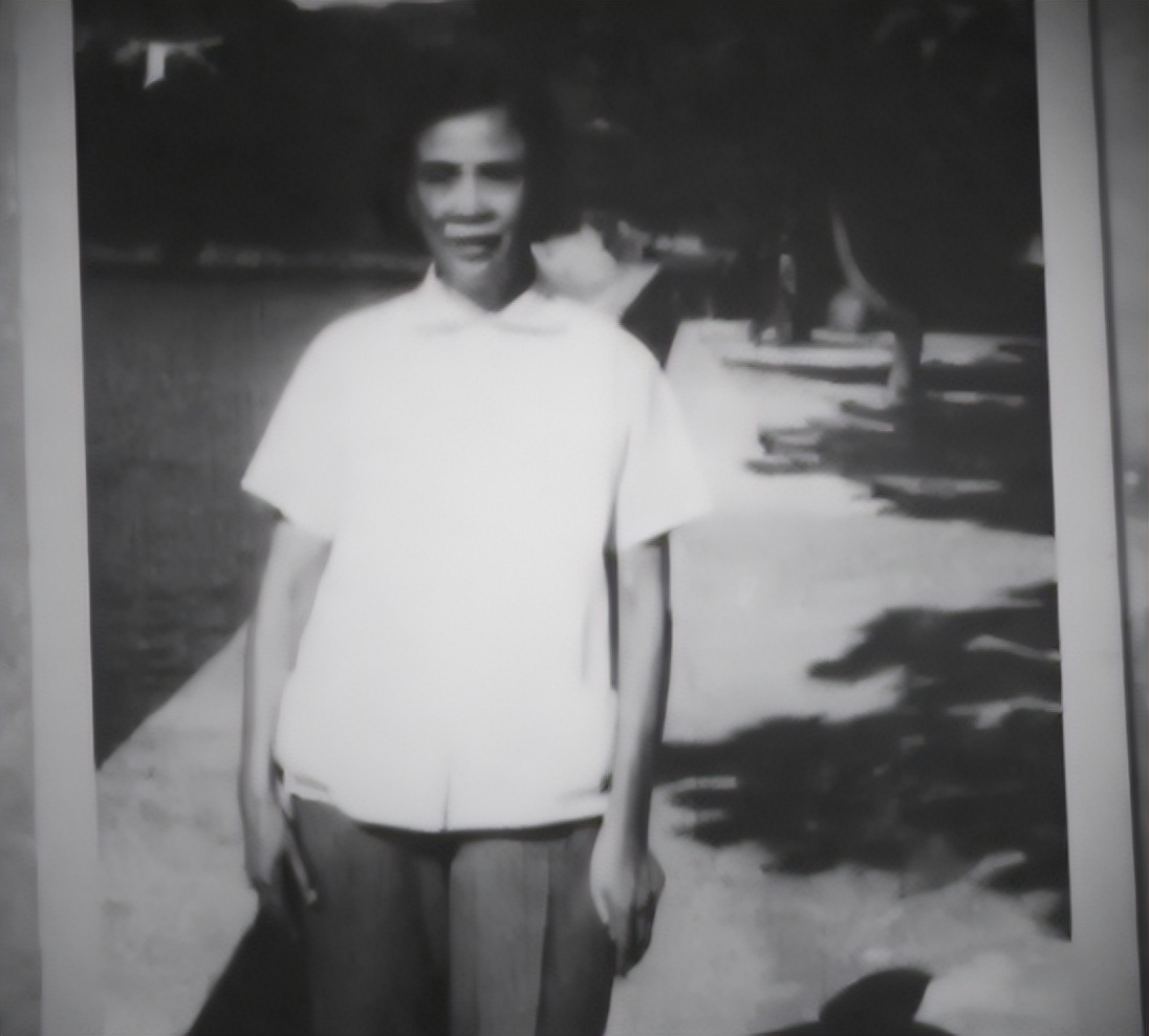 66年听侄女贺小平说，要坐火车去北京，*子珍贺**：小平，我也要去