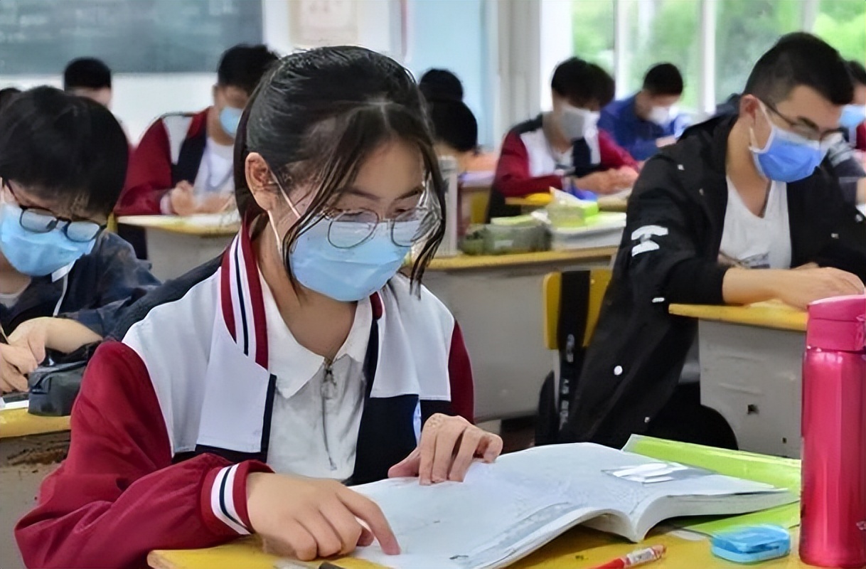 大专生就业前景好的专业排名男生,选什么专业就业前景好工资高的