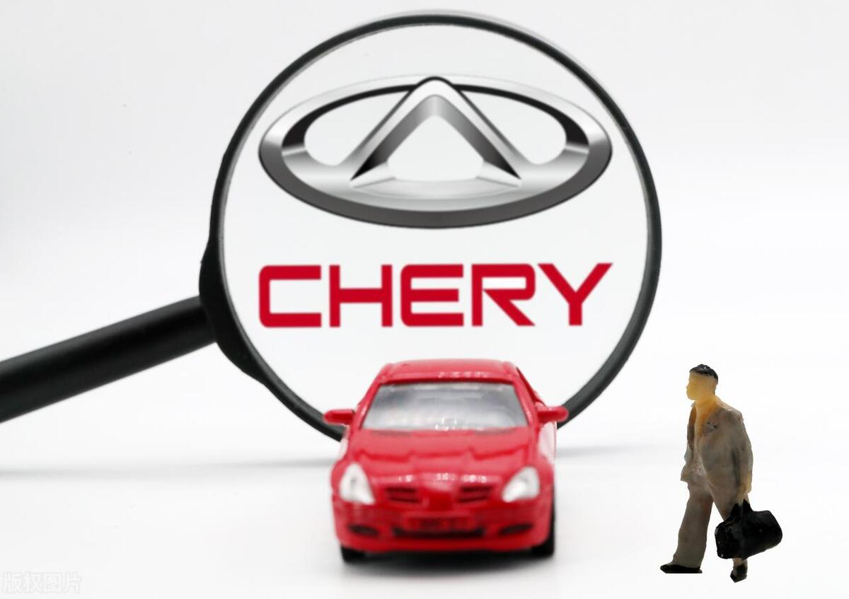 “这个开车的，怎么能坐在我前面呢？”慈禧不满地对司机训斥道