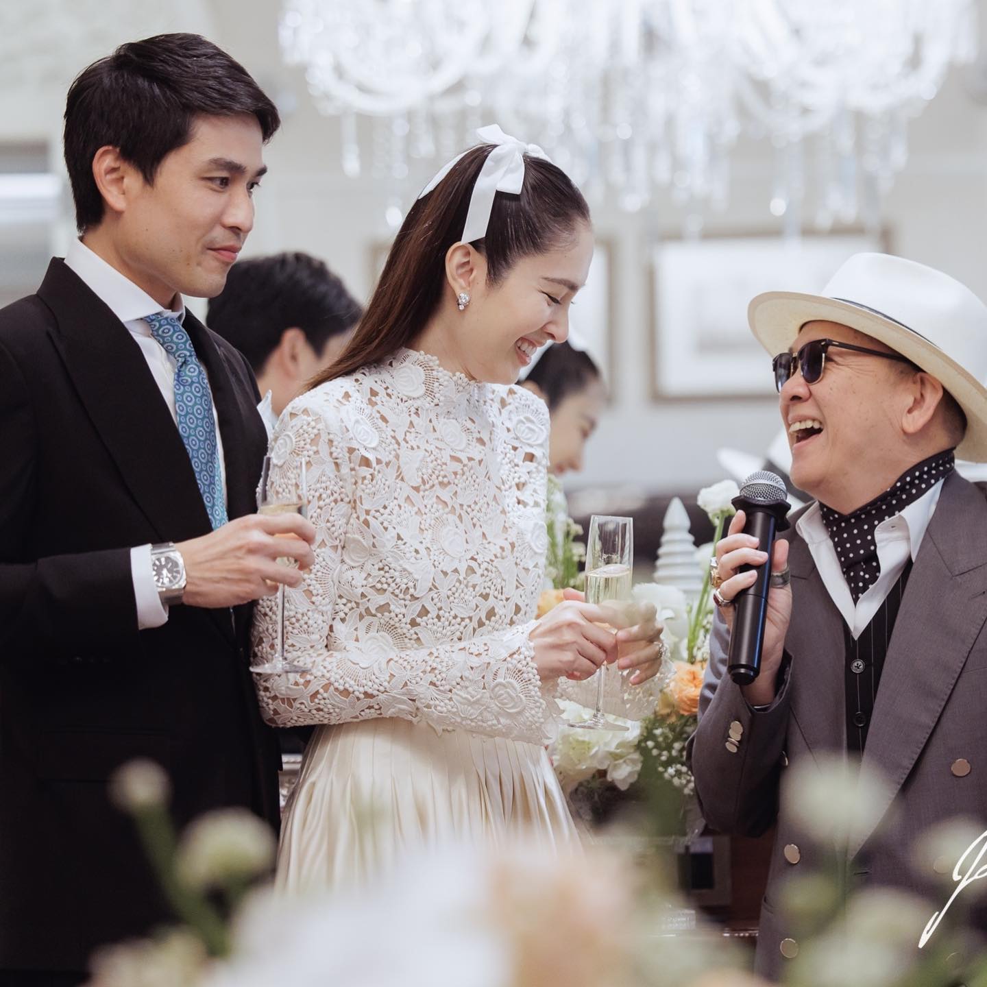 泰国最美变性人宝儿大婚！金色礼服配黄金皇冠太高贵，新郎也超帅