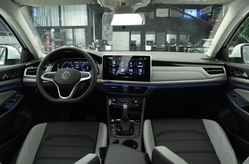 手握12万,2014款卡罗拉1.6l和2017款宝来