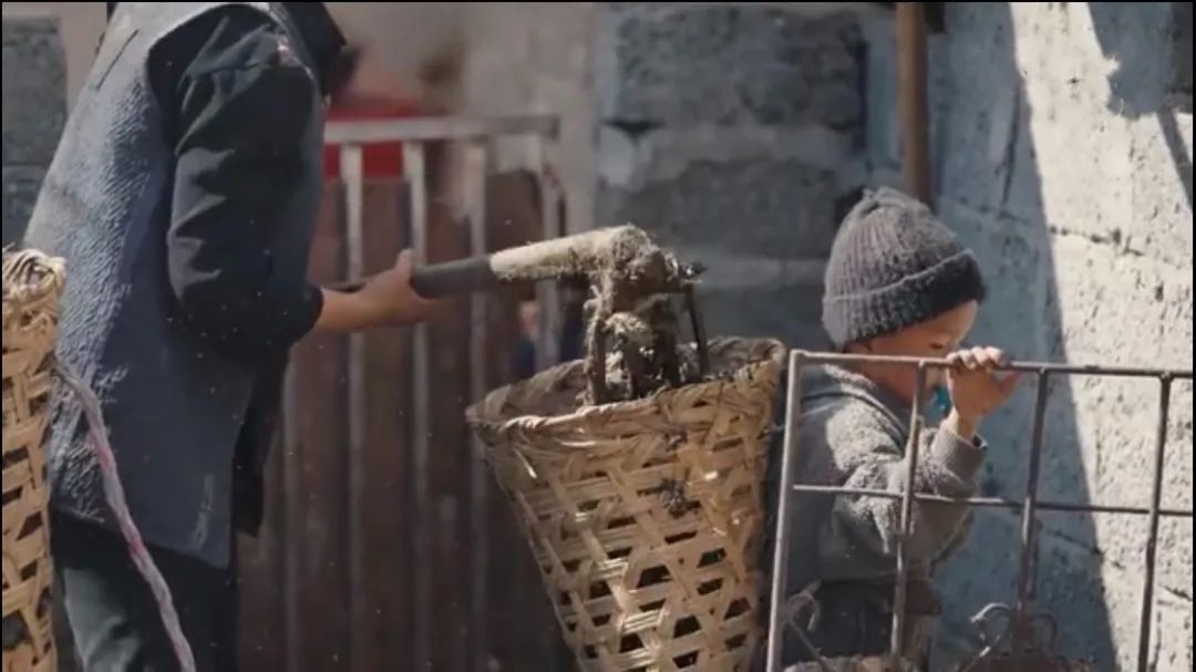 不能让留守儿童承受的苦,留守儿童和漂泊父母的苦