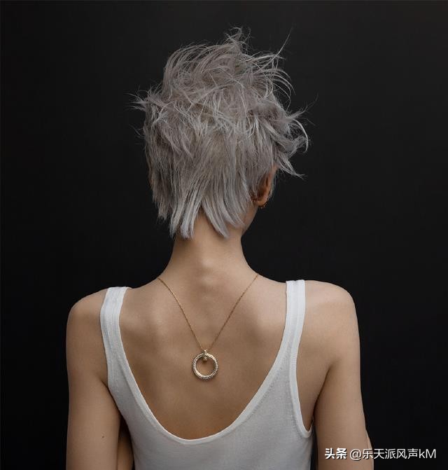 Angelababy新造型公开，炸毛发型被吐槽，网友：与国际范越行越远