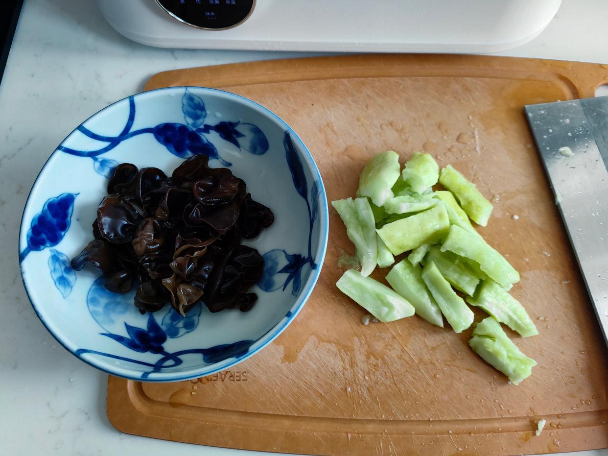 老两口晒出早餐，低调“奢华”又养生，网友感叹：退休金多少