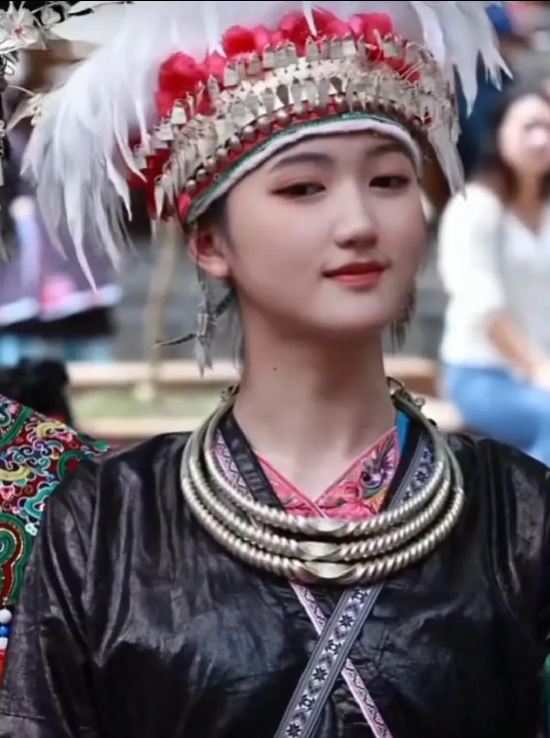 村花们闪亮登场的文案,村花进村的文案