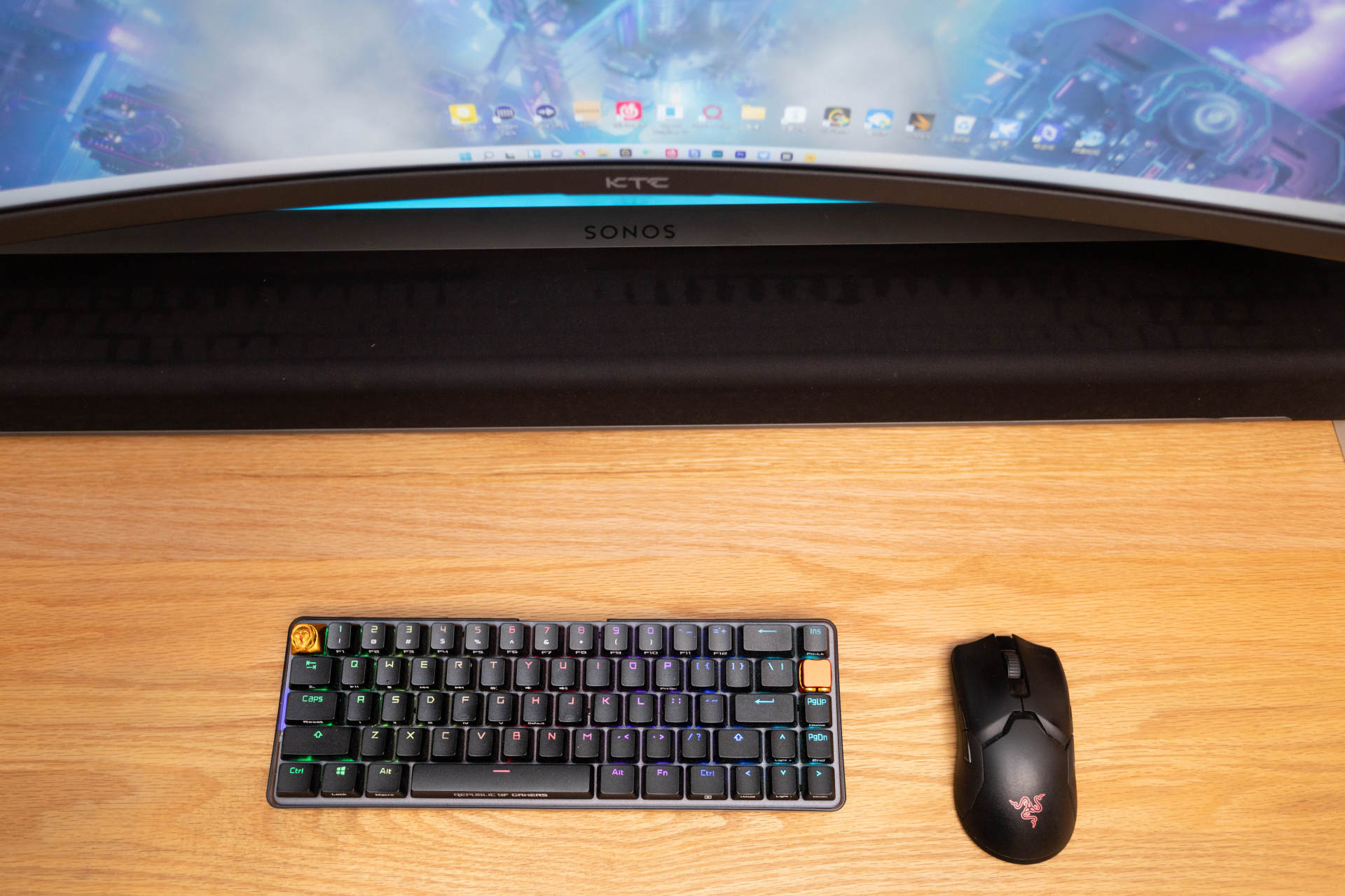 23.8英寸显示器桌面效果,桌面1.3米扩展显示器