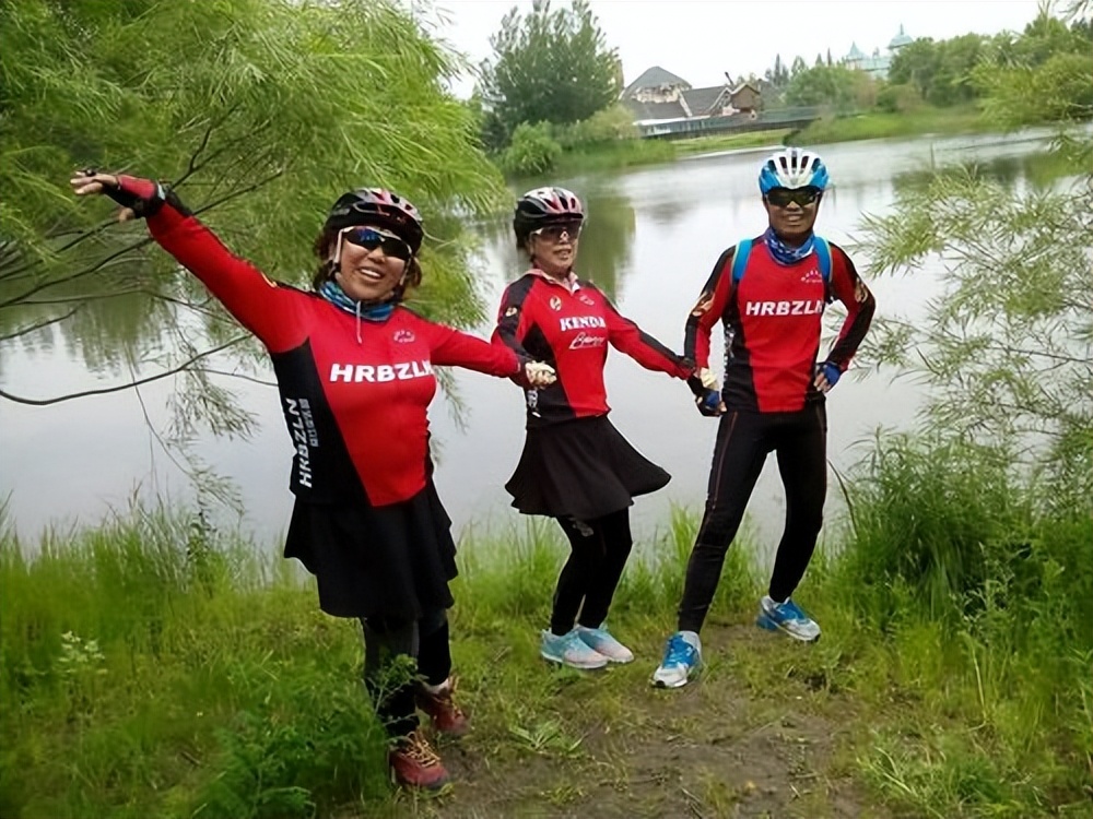 加入老年骑友群后我发现，老年男女关系很复杂，最后我果断的退出