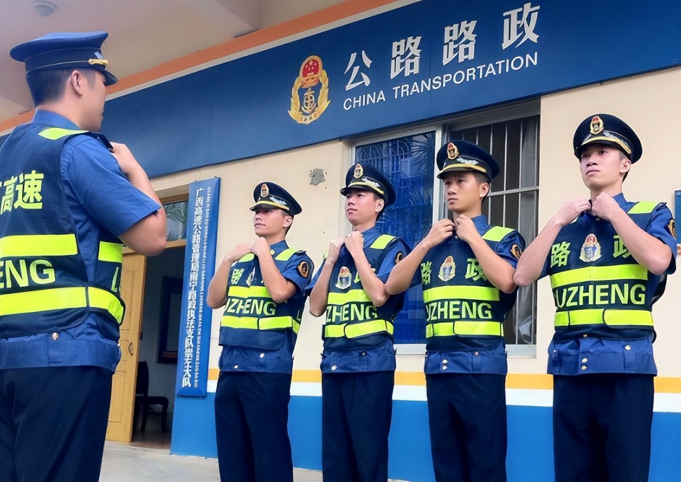 乘客带白菜坐大巴车被罚200元,乘客带萝卜白菜大巴被罚200