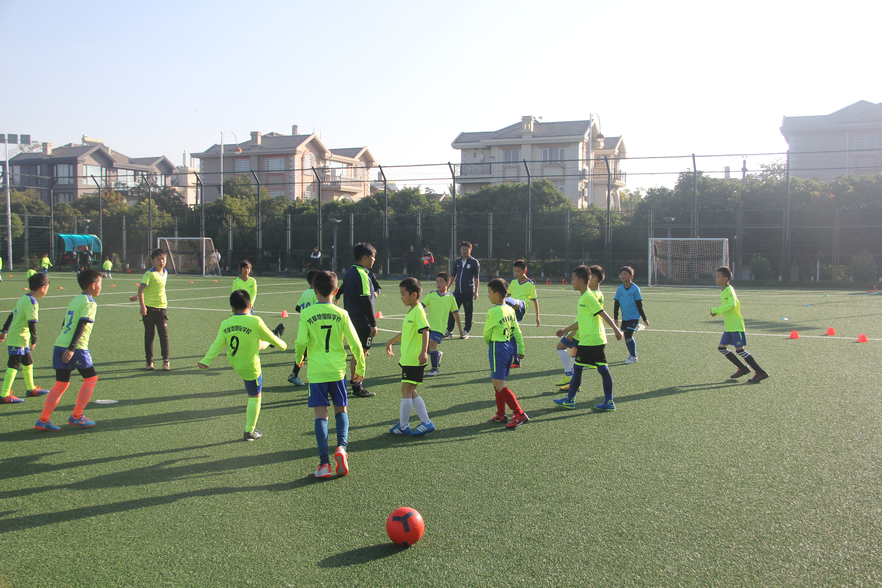 足球夏令营有哪些活动,足球为主题的夏令营