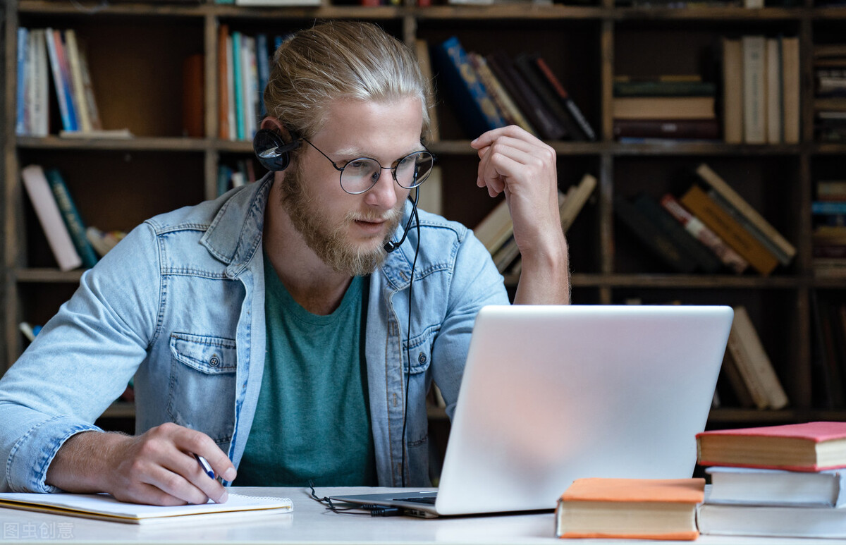 女同志上厕所发现被*拍偷**该怎么处理？