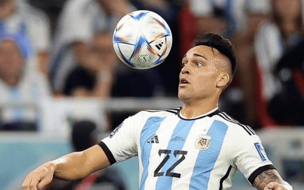 阿根廷夺冠后看台上球迷抱头痛哭,神经刀庆祝夺冠