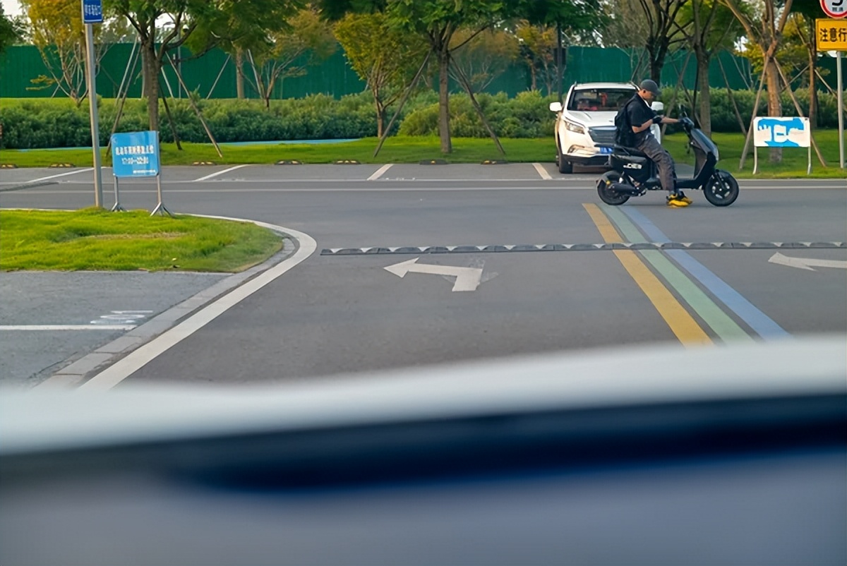 广东二手日产天籁价格,9万到10万二手日产天籁