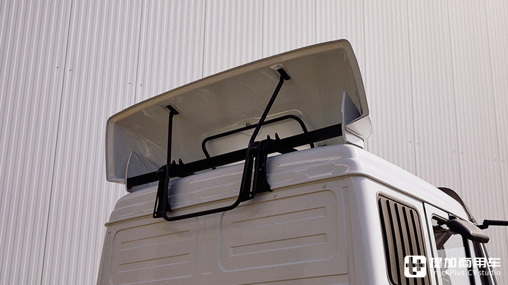 车龄32年性能如新，带你看德国卡车收藏家的爱车：奔驰MK1222S