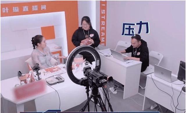 互呛、白眼、拍桌子，娱乐圈的“内斗”太精彩，差点下不了台