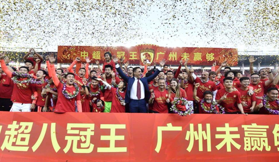 “早睡”的李铁，“睡不着”的陈戌源，站不起来的中国足球