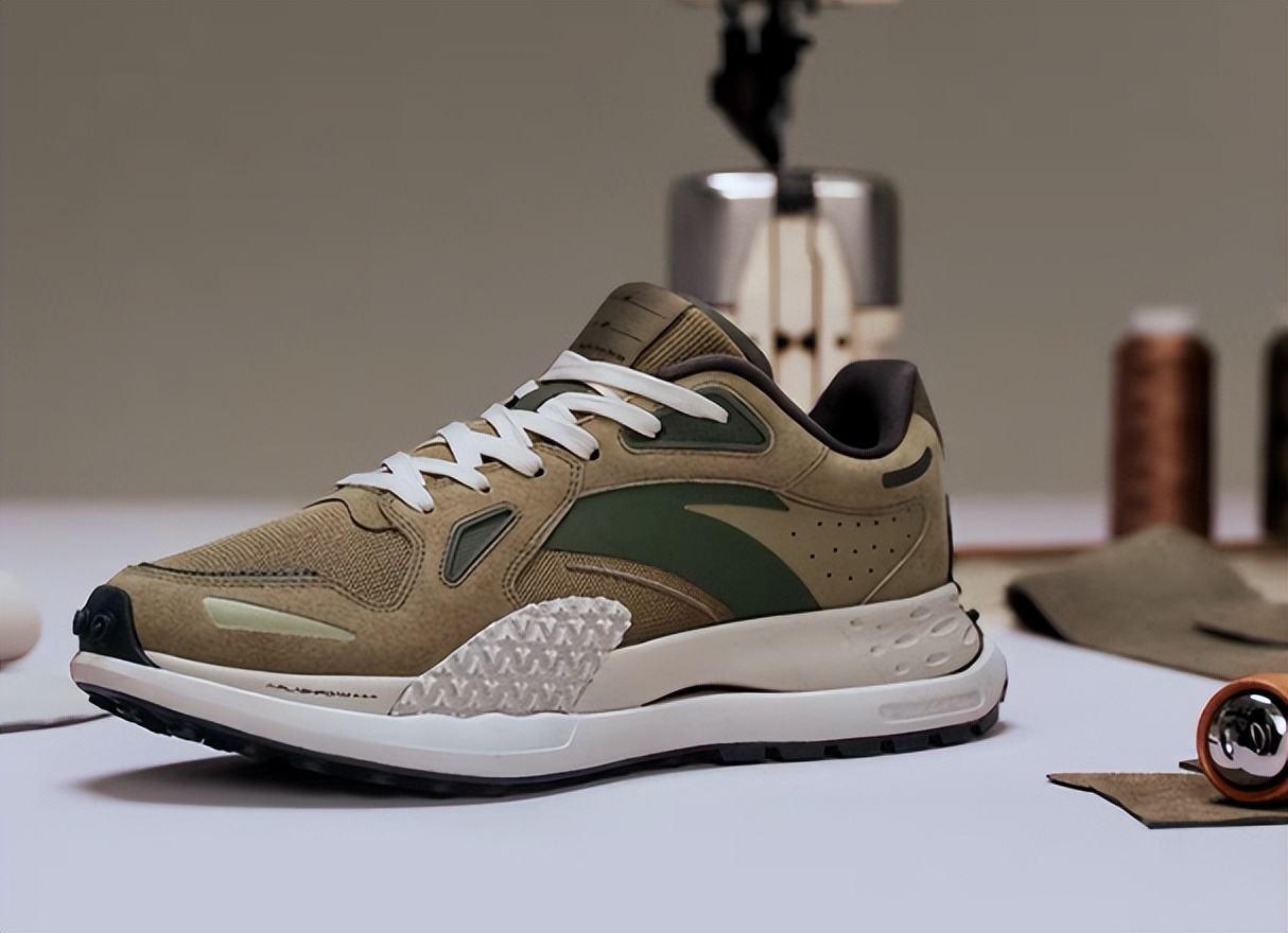 安踏多款老爹鞋曝光！满眼都是巴黎世家、新百伦的影子？