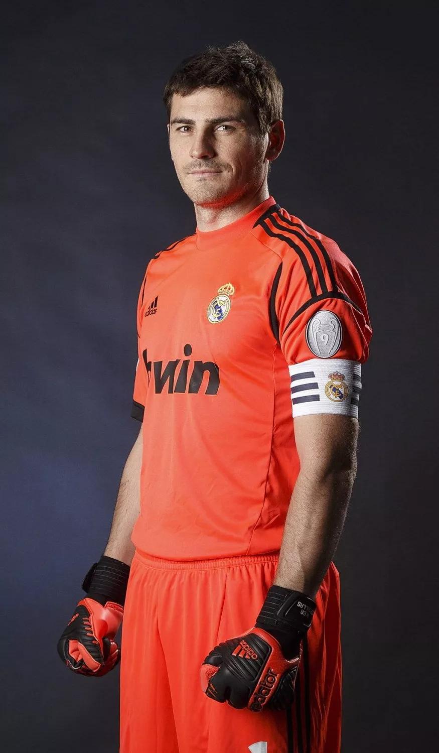 最美内拉祖里,国米蓝黑女神伊娃-基尼和卡西利亚斯热恋?