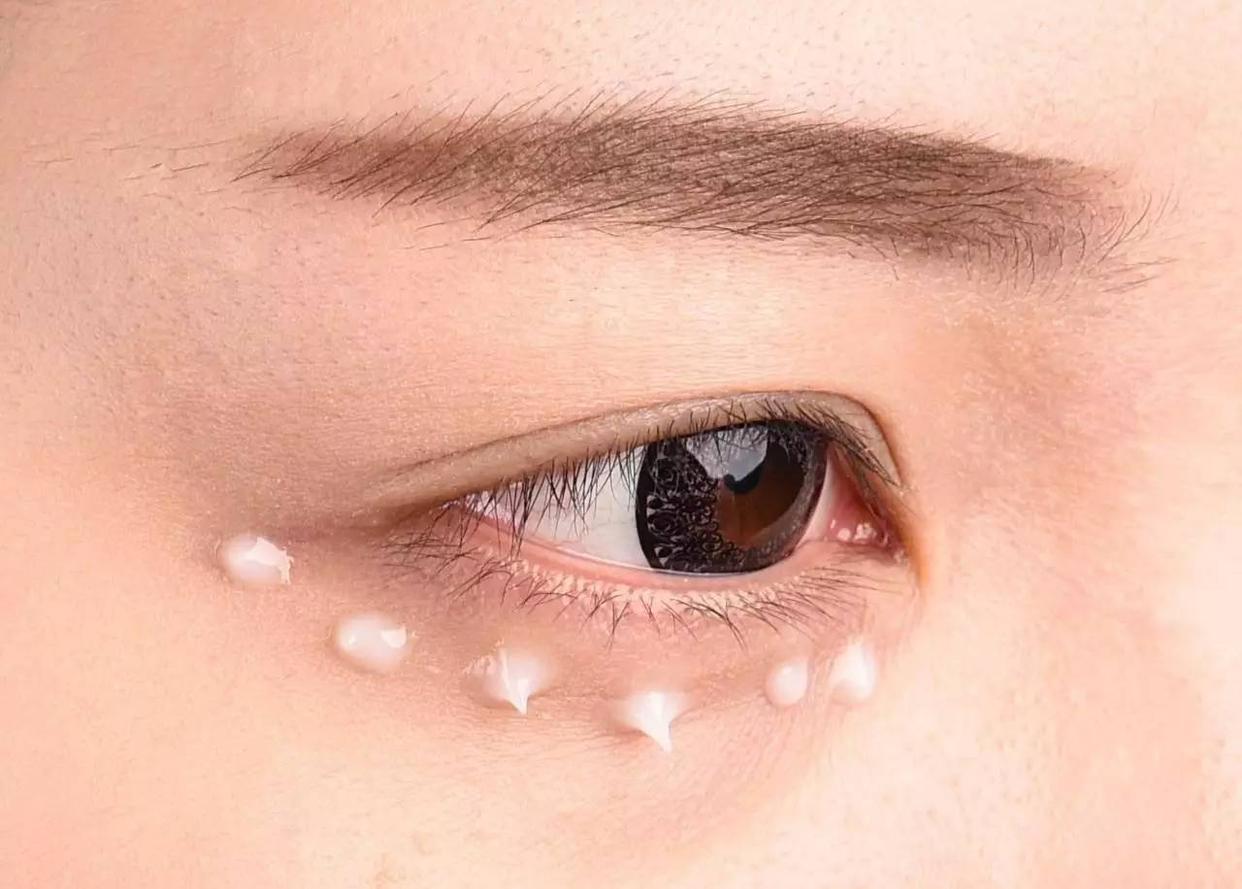 红霉素软膏涂眼睛的副作用,红霉素软膏用在眼部一次有影响吗