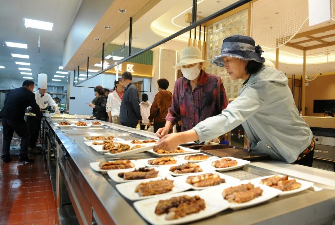 年轻人爱上社区食堂,社区食堂如何走出难以为继的泥沼