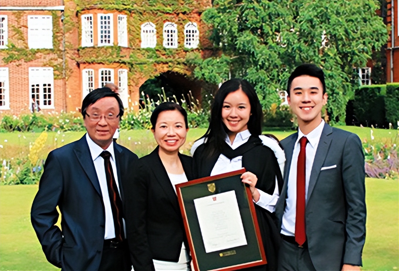 昔日颜值身材顶呱呱的港姐冠军,30岁港姐冠军晒游泳靓照