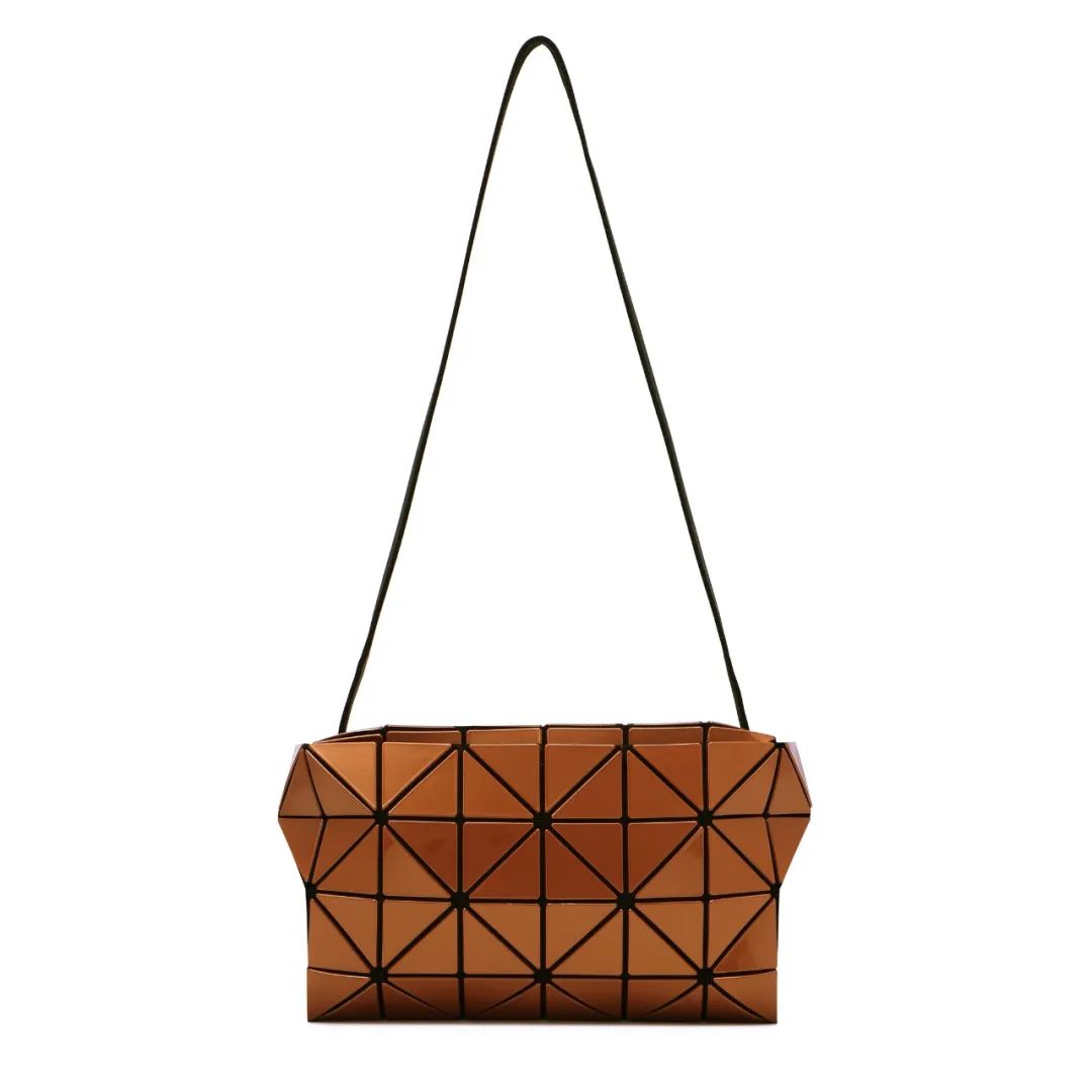 广州第①家「三宅一生」揭幕，这些超火单品拉满秋冬氛围感