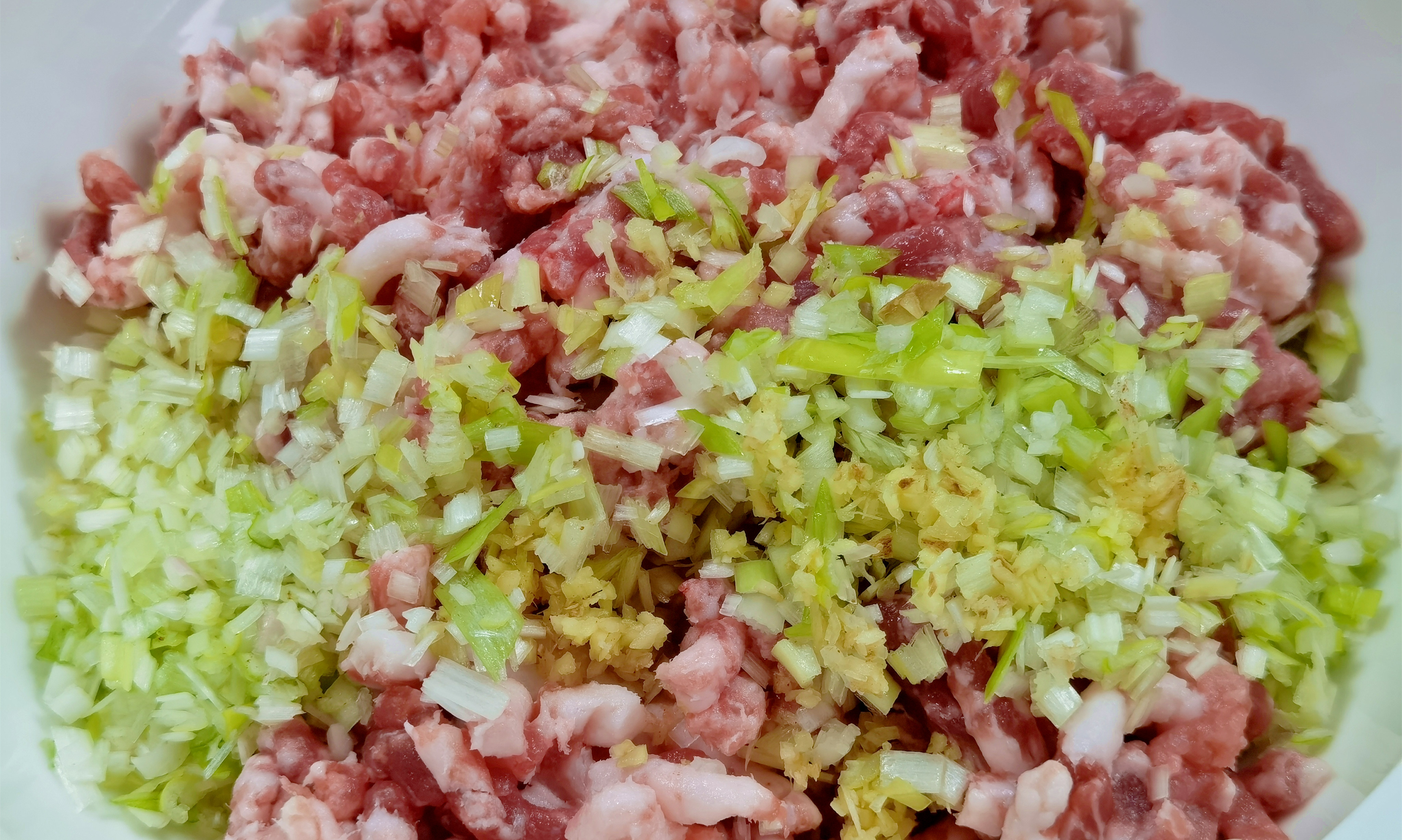 饺子馅怎么调鲜嫩多汁又好吃呢,调饺子馅记得放3样调料
