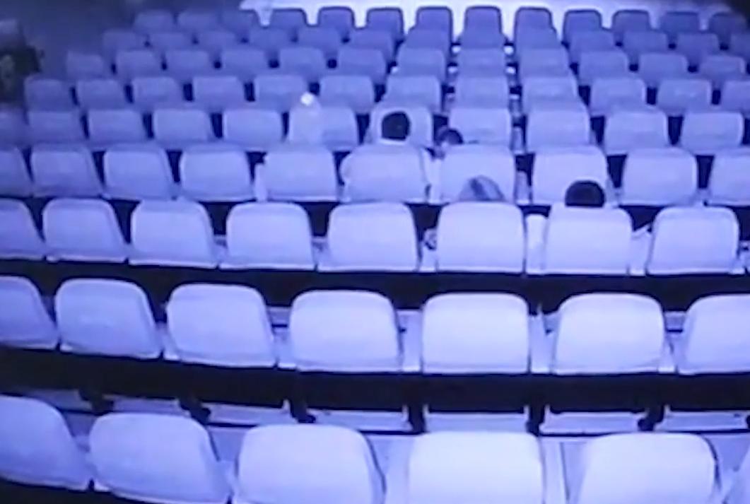 女子上班时跳舞被监控拍到,女子被监控拍到一幕