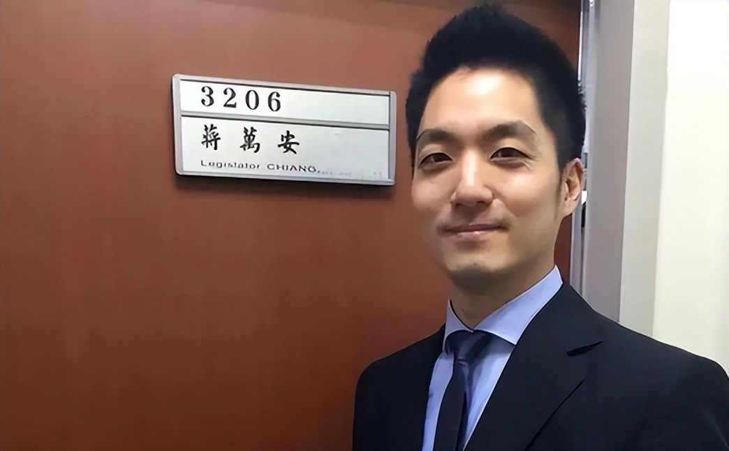 *进党民**九合一选战惨败，只是一个前戏，2024台政坛将有“大海啸”