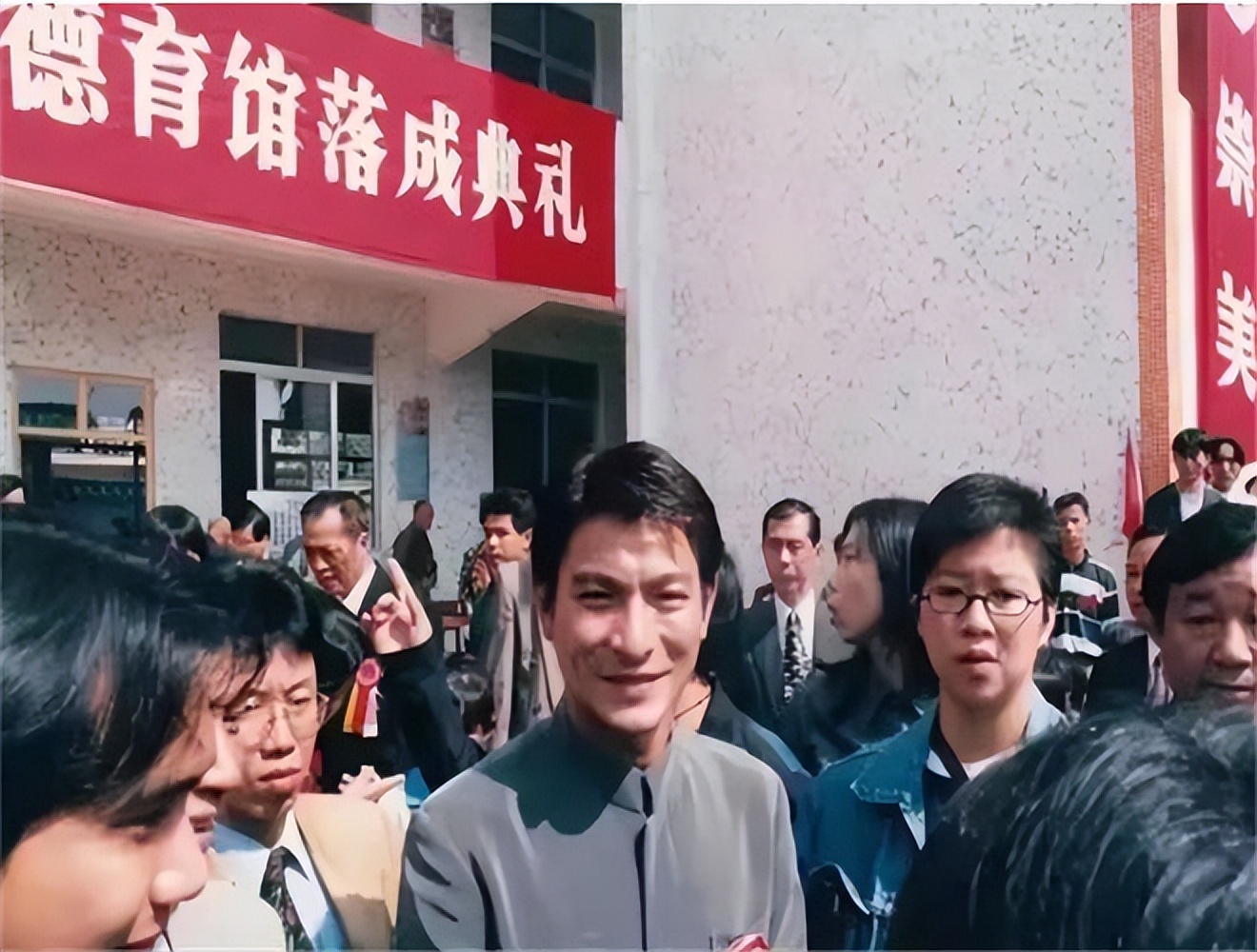 揭秘天王巨星刘德华,刘德华天王巨星之路