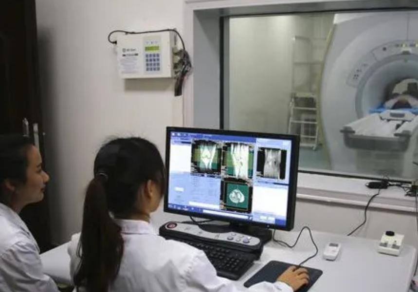 55岁男子深夜脑梗，医生提示：中老年人，晚饭后要少做4件事