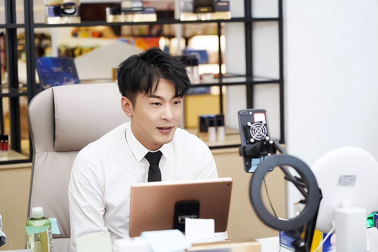 辛巴辛有志公益成绩令人动容,辛巴辛有志坚持公益初心不动摇