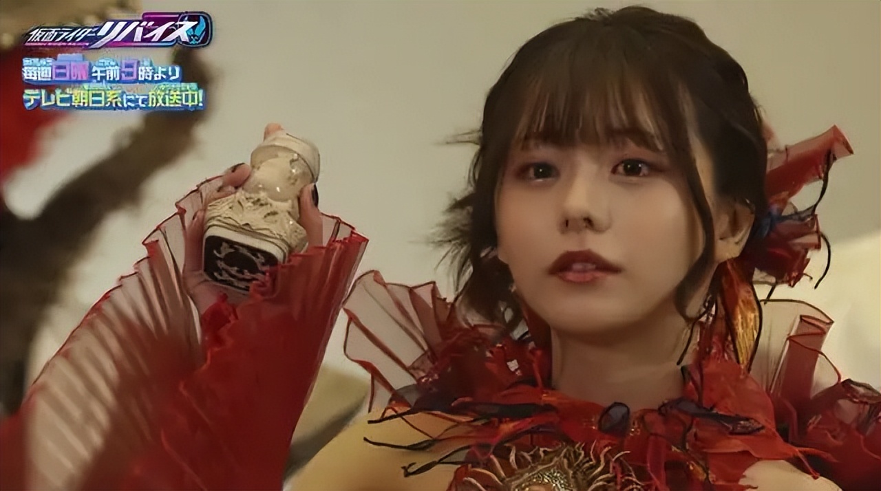 从“老婆”到“看见就烦”，美女贴贴为何在假面骑士吧人人喊打