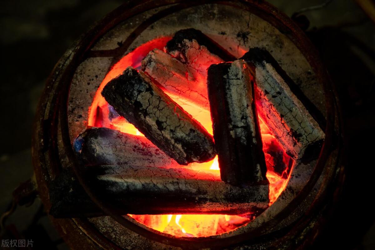 露营户外设备越来越高级,围炉煮茶户外露营炉子推荐