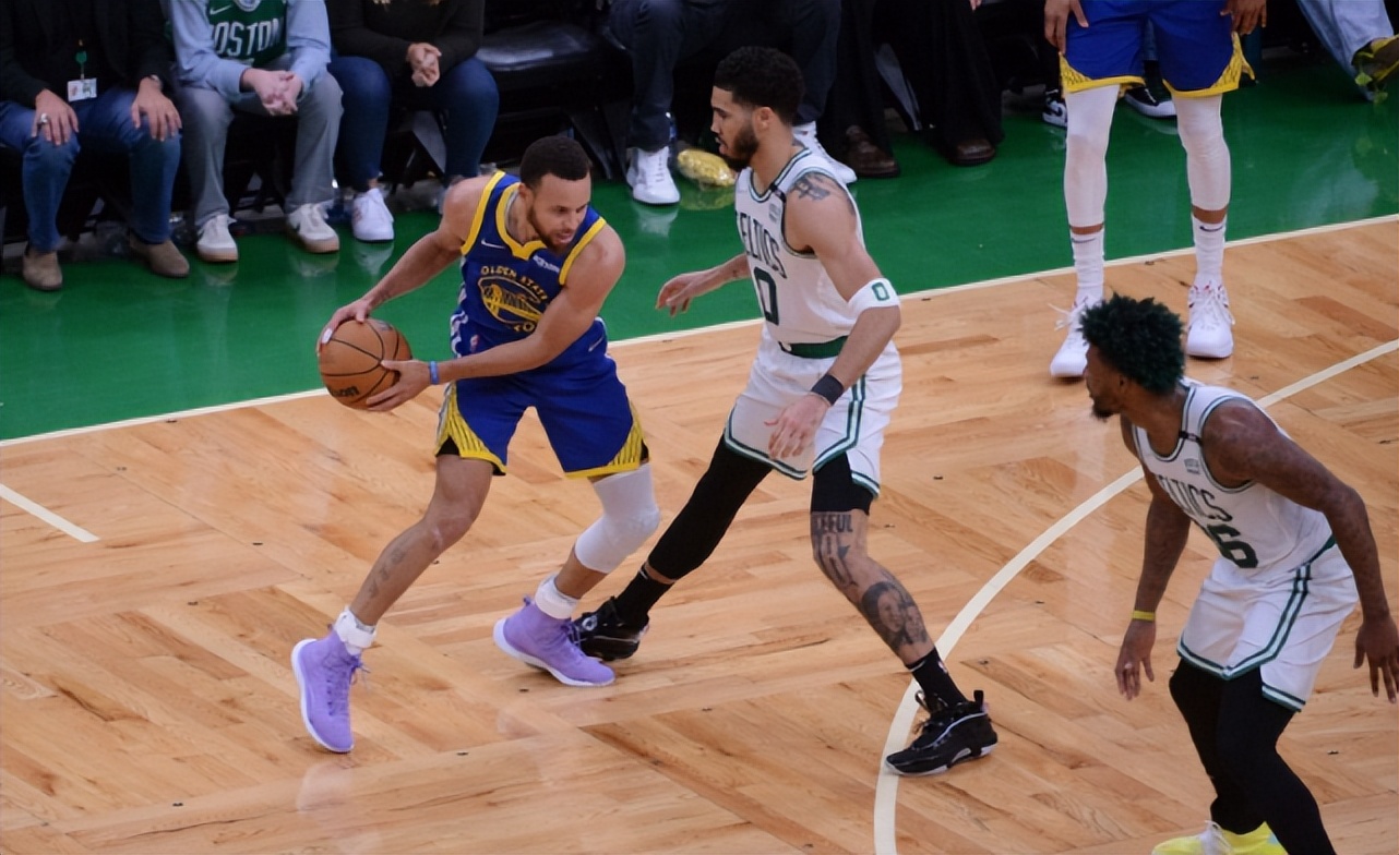 凯尔特人官宣达成三方交易,凯尔特人官宣签约施罗德