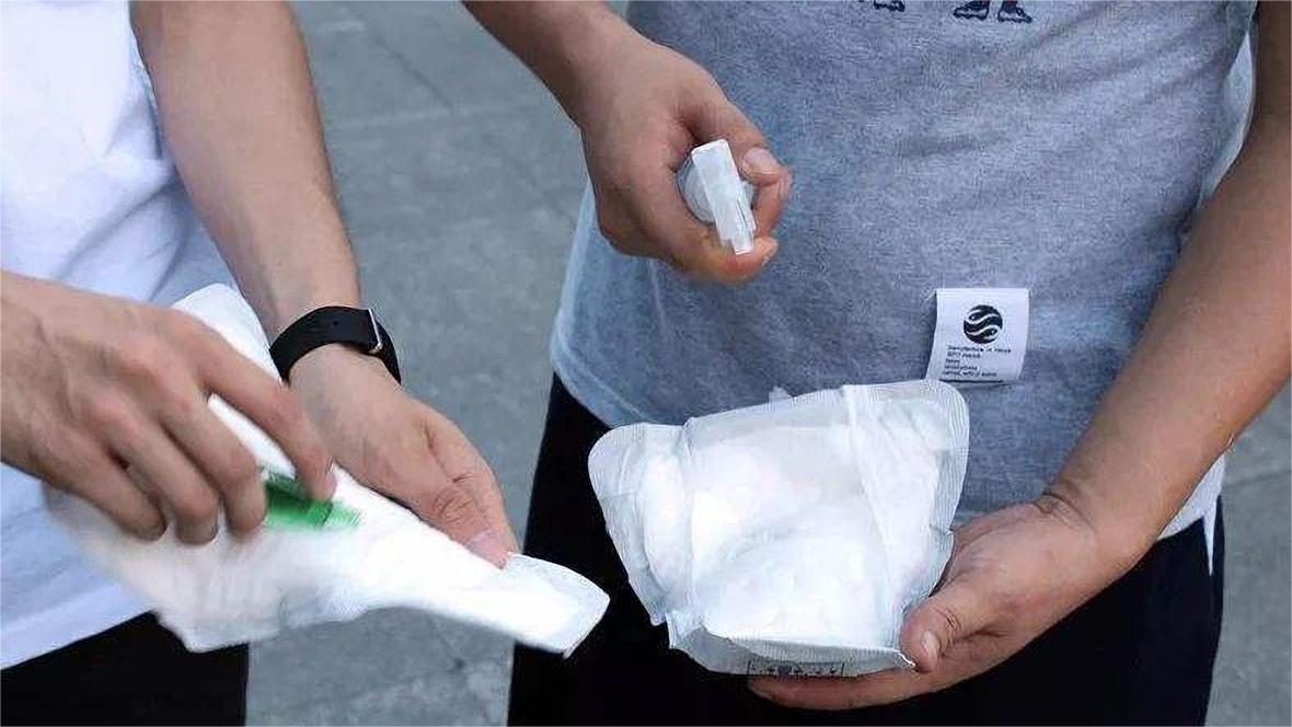 什么？男人也用卫生巾？他们用卫生巾干嘛？医生：看完让人心疼