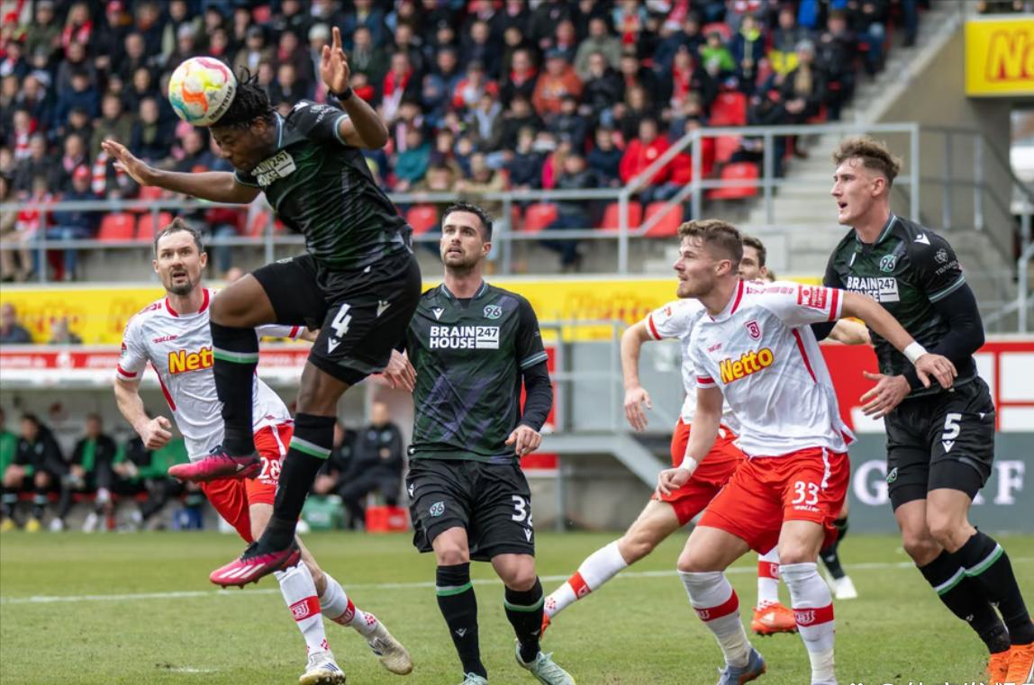 德乙直播卡尔斯鲁厄vs柏林,德乙波鸿对阵卡斯鲁厄分析