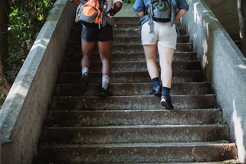 底层青年想要有钱，该如何逆袭、实现阶级跃升？