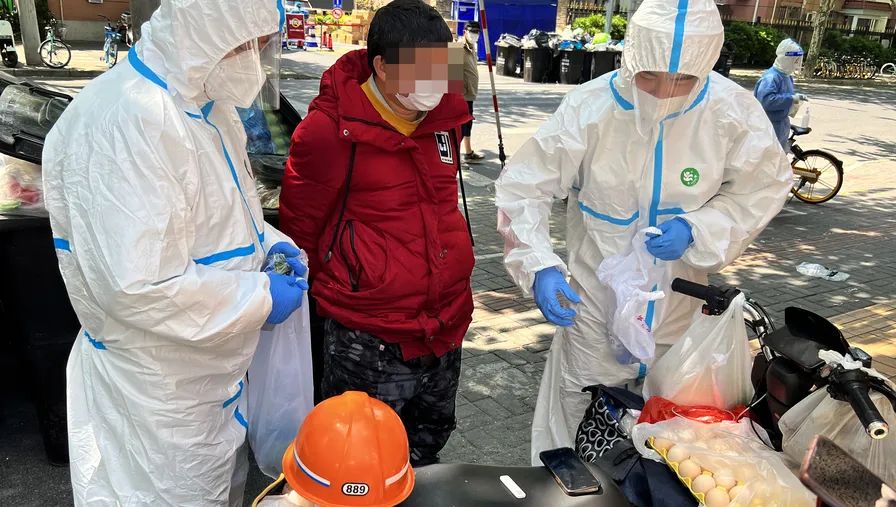 上海本土新增“3084+17332”丨代购270元物品，上海跑腿小哥索要900元！已被采取刑事强制措施