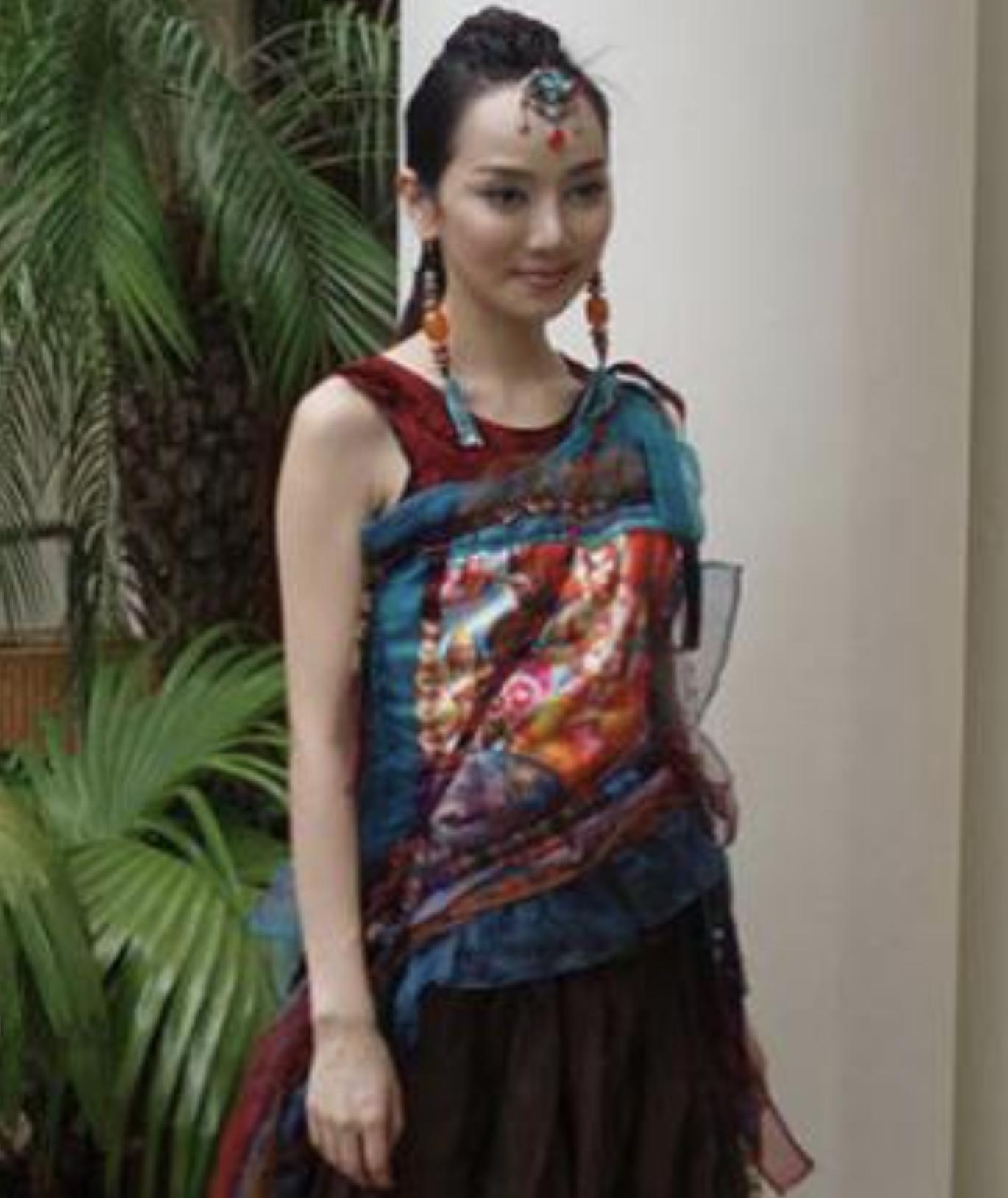 走出国门萨顶顶完整版,萨顶顶爆红后走出国门