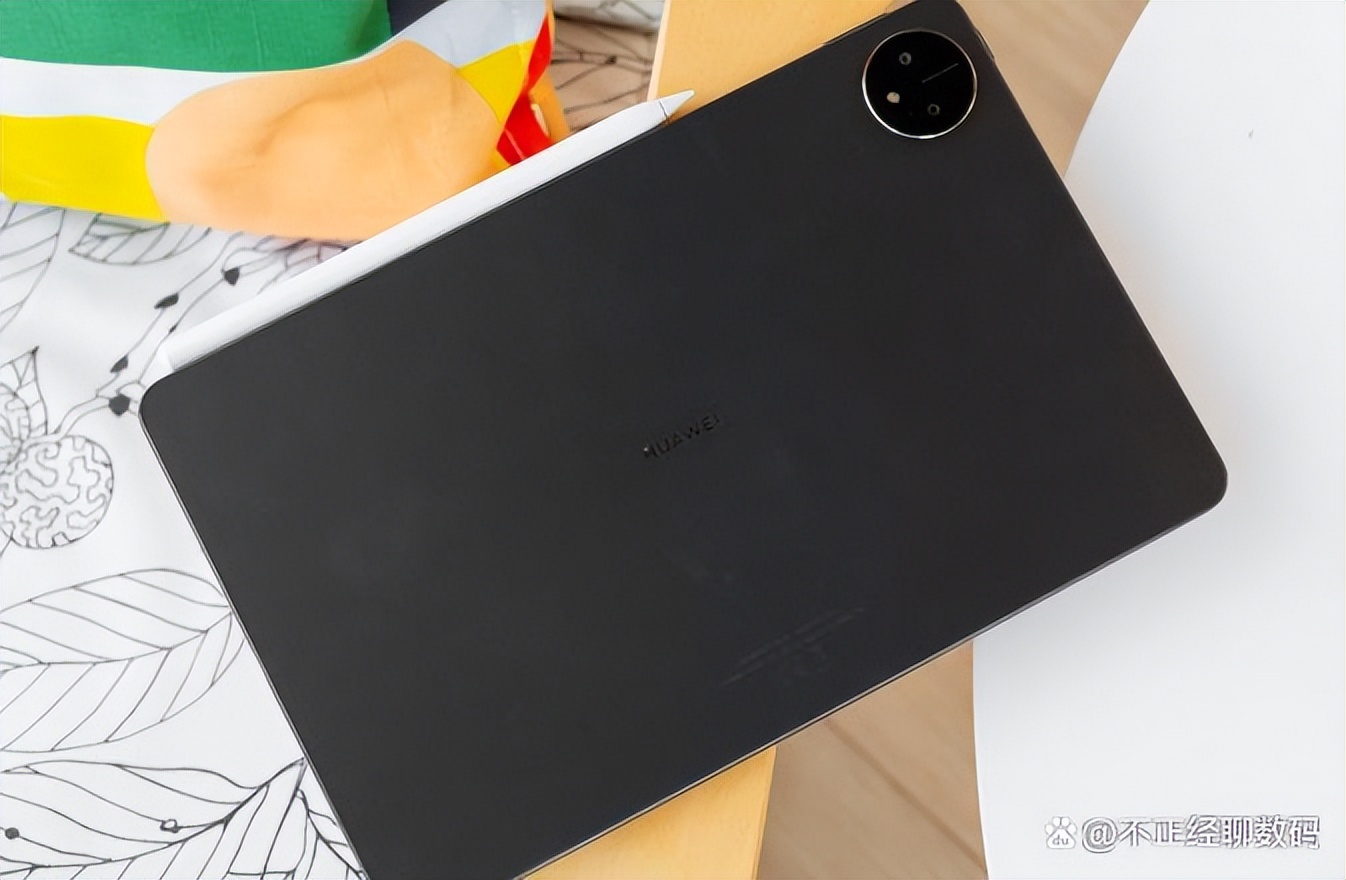 华为matepadpro13.2跟matepadpro12.6比较,华为matepadpro11性能款屏幕