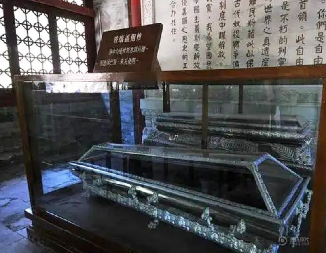 毛主席的水晶棺：纯度达99.9999%，可抗8级地震，已无人能再做！