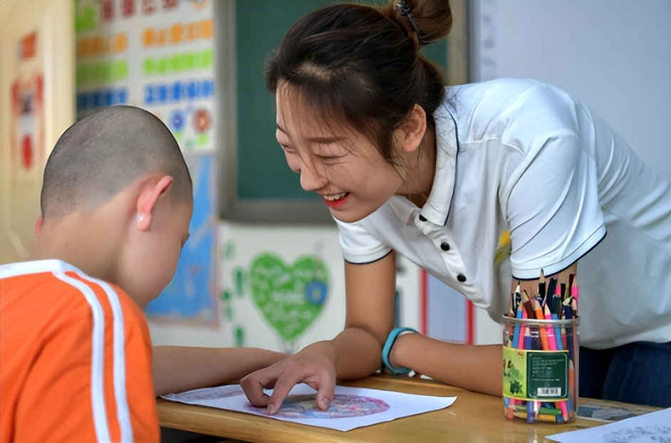 红黄蓝亲子园早教虐童事件,红黄蓝早教中心幼师虐童