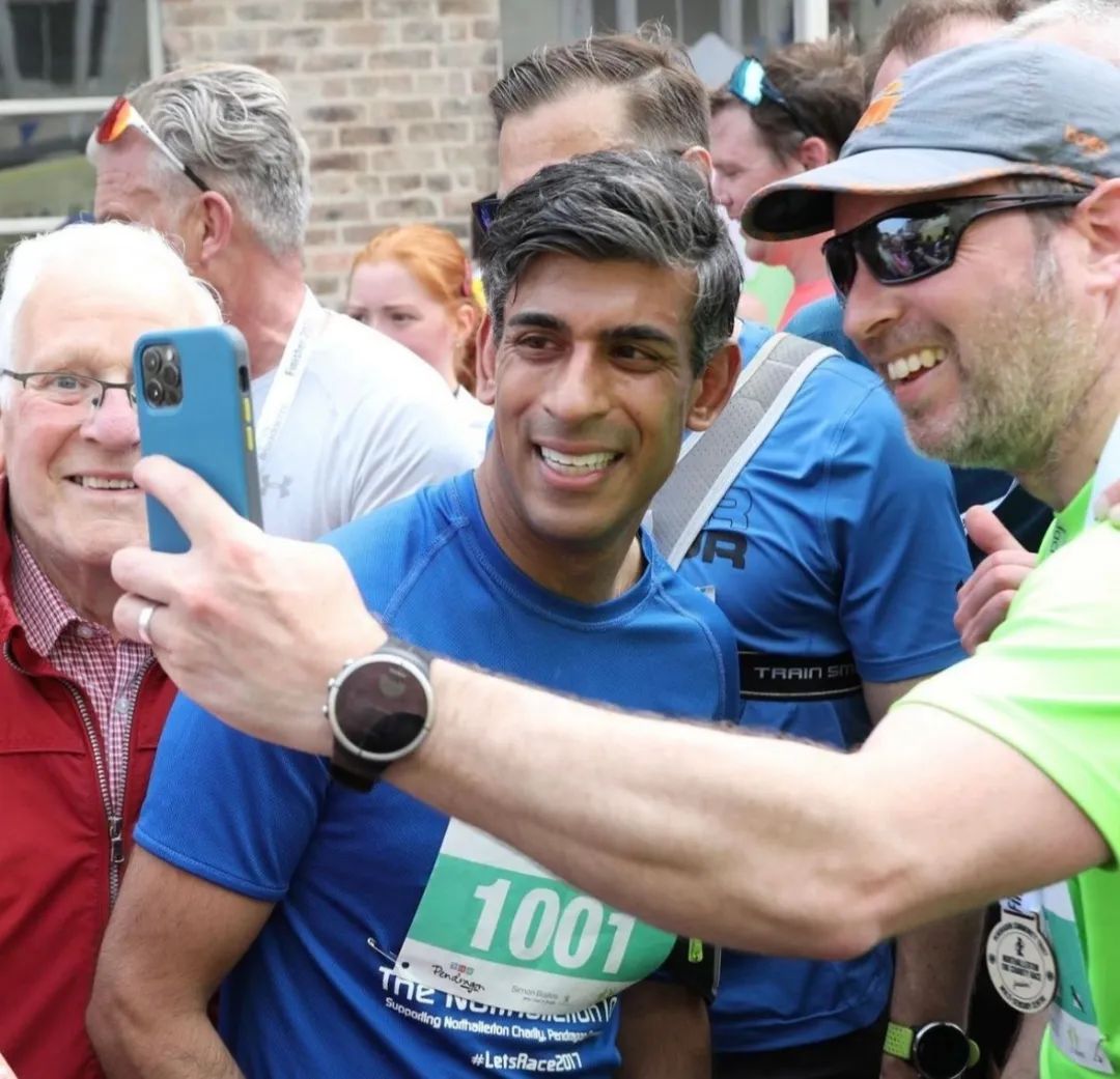 英国首相苏纳克多高,英国首相苏纳克到众议院