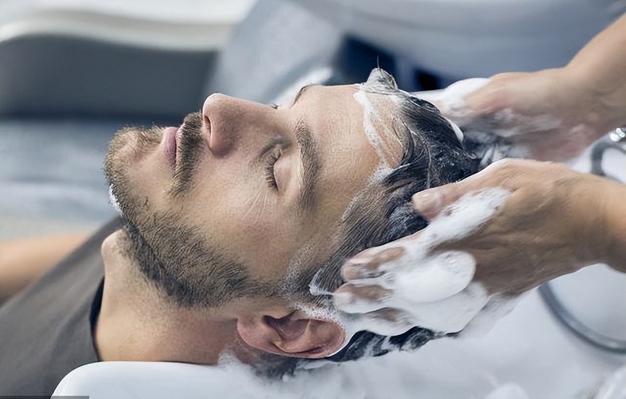 白发不可怕重要的是要选对方法,白发要吃什么才会转黑