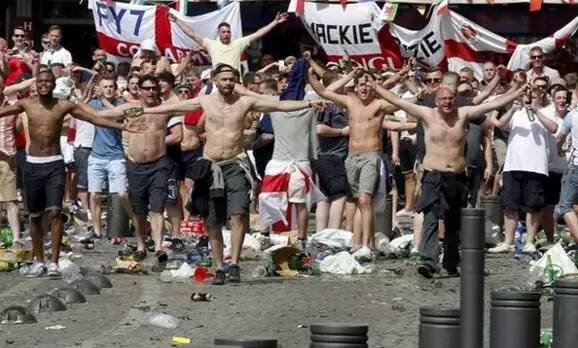 那些战斗民族高唱《喀秋莎》干架的名场面