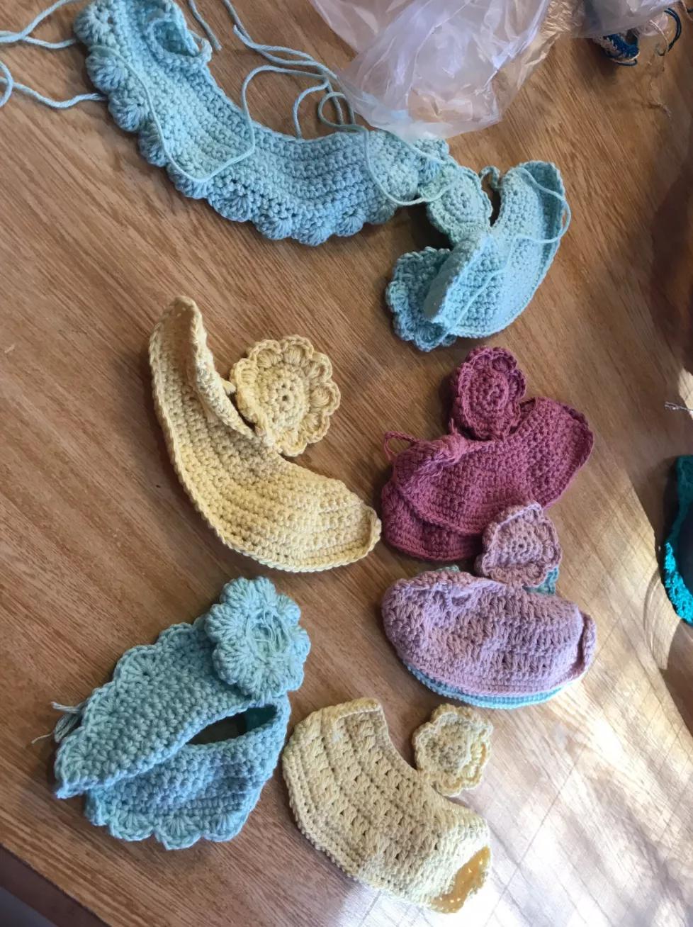 害怕小鸟受凉，有人悄悄为它们织了22年的毛衣