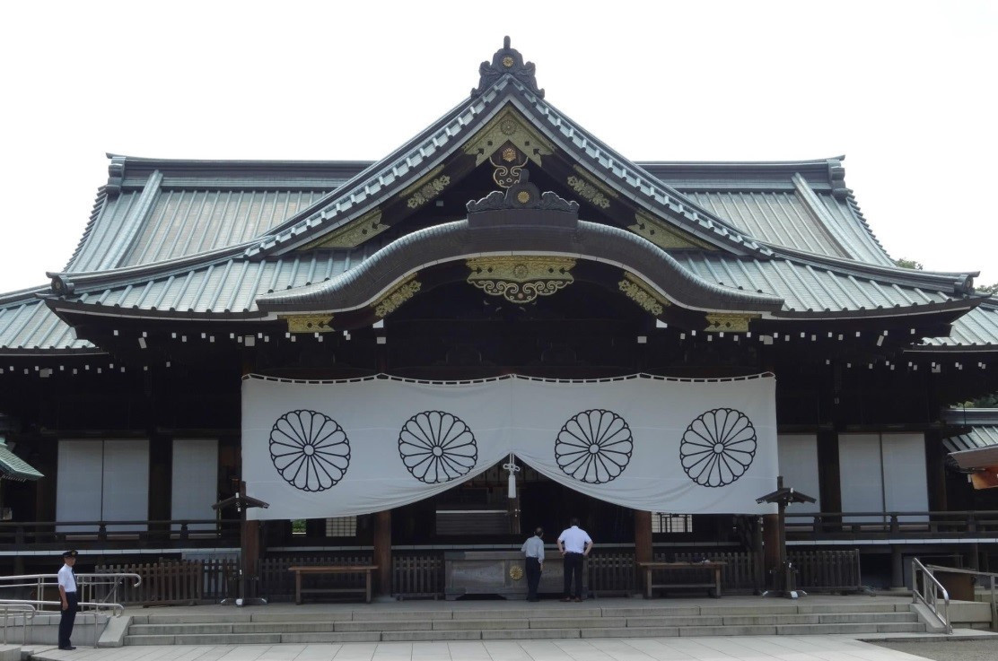 小伙缴获日本天皇赐下的战刀,老人缴获一把日本军刀