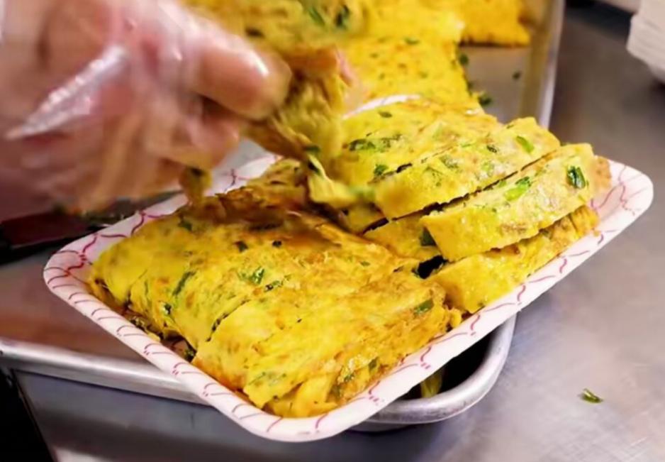 学校门口卖小吃能赚多少钱,学校门口的小吃一年能赚多少